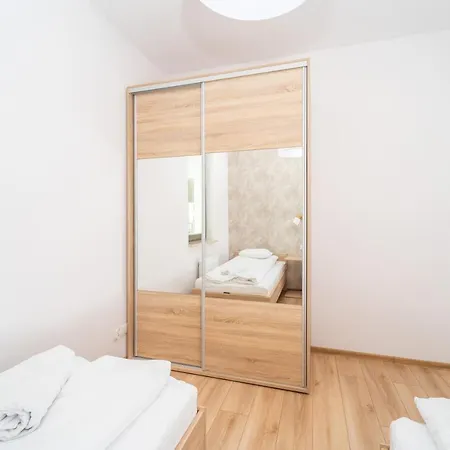 Golden Garden Gates Apartment *