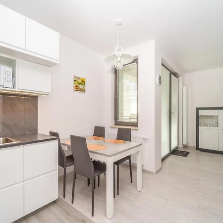 Golden Garden Gates Apartment *